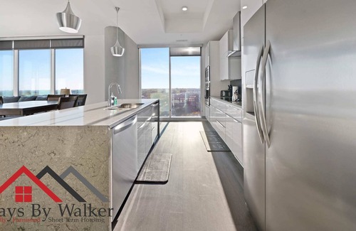 Second Ward Condominio | StaysByWalker Lux 3BR Uptown! Spa/Gym/KingBed