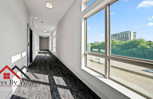 Second Ward Condominio | StaysByWalker Uptown 3BR KingBeds/Gym/Parking/Desk