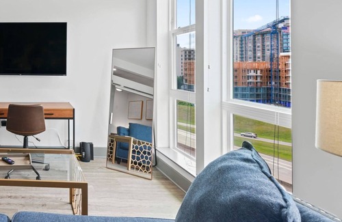 Second Ward Condominio | StaysByWalker Uptown 1BR | Spa/Gym/KingBed/Parking