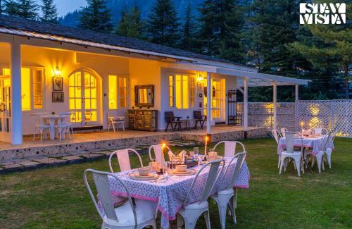 Manali Villa | StayVista at Ekaa House with BBQ, Bonfire, WiFi, Lawn & Pet Friendly