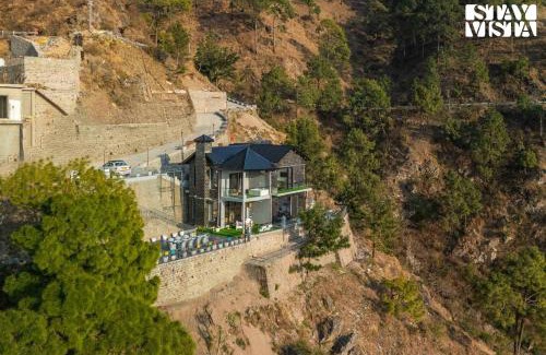 Kasauli Villa | StayVista at Ridge of Twilight 4bhk with Jacuzzi & Valley View in Kasauli