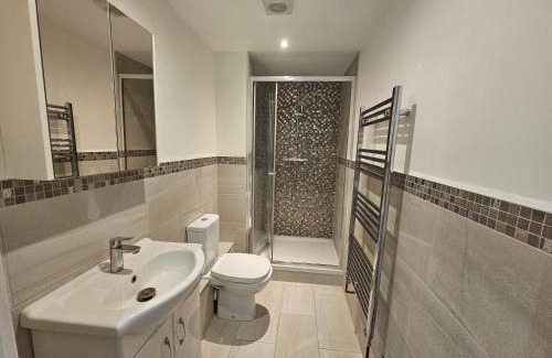 Woking Apartamento | StayZen Apartments - Private Garden & Free Parking Ground Floor Central Woking - Business & Leisure