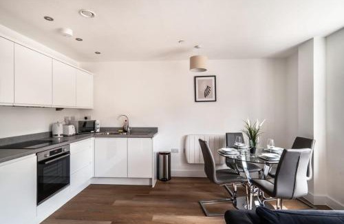 Old Trafford Apartamento | StayZeni, Alexandra Rise Manchester Roomy 1 Bed