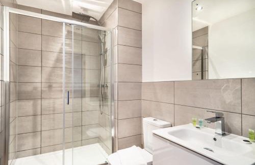Old Trafford Apartamento | StayZeni, Alexandra Rise Manchester Roomy 1 Bed
