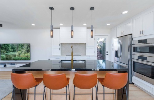 El Centro Casa | Steam and Rainfall showers, Chef's kitchen, king beds, 75 inch TV