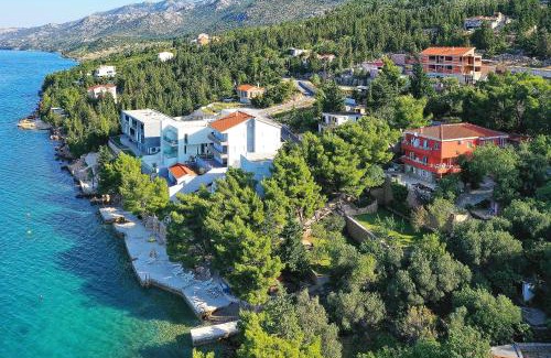 Starigrad Casa | Steinhaus Mirko
