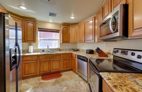 Bullhead City Apartamento | Step-Free Bullhead City Condo with Balcony!