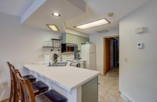 Wisconsin Dells Casa | Stephs Waterfront Retreat Sunset Cove 303