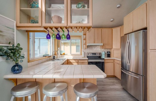 Oregon Coast Cabaña | Steps From Beach! BeachView, HotTub @pinpointstays