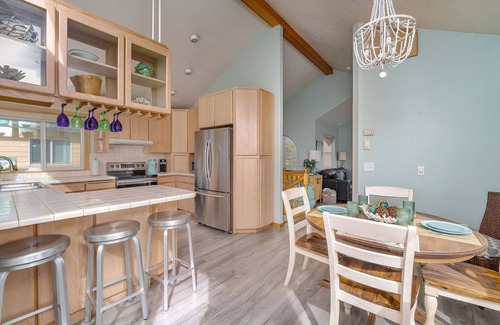 Oregon Coast Cabaña | Steps From Beach! BeachView, HotTub @pinpointstays