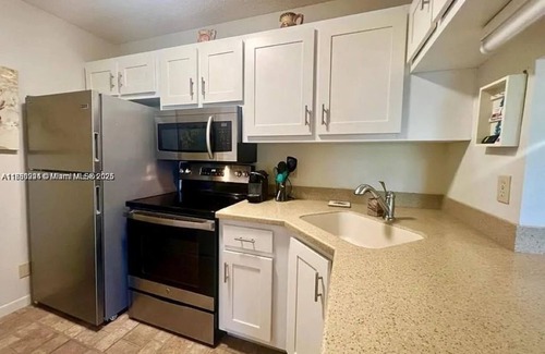 Jensen Beach Condominio | Steps from the beach! Spacious 2-bedroom condo in wonderful Jensen Beach