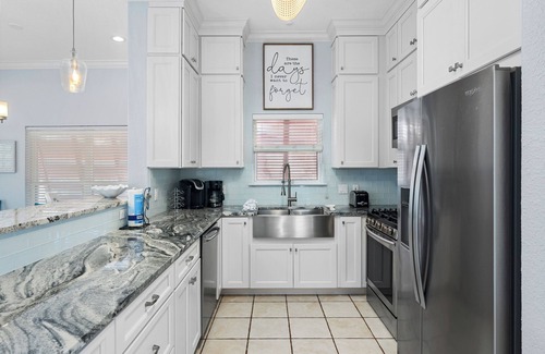 Crystal Shores Casa | Steps from the Beach, Pet Friendly!!