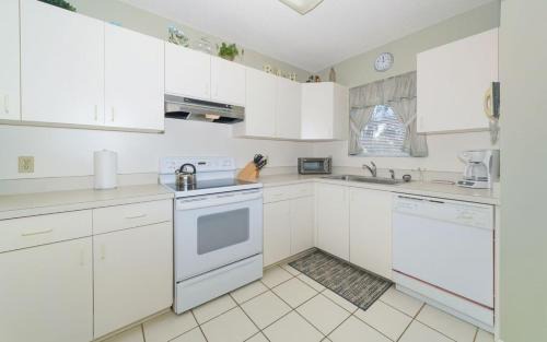Siesta Key Village Casa | Steps to #1 Beach in America Siesta Beach!