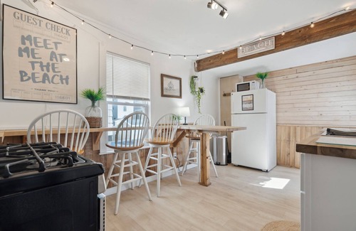 Hampton Casa | Steps to Beach | Updated Kitchen | Pat's Porch