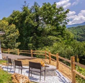Bryson City Casa | STEPS TO BRYSON - MTN VIEWS, HOT TUB, FIREPIT, WALK TO TOWN!