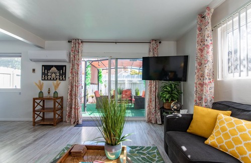 Bixby Knolls Casa | Steps to Dine & Shop, 2 Beds & 2 Baths, Garage Parking & Patio