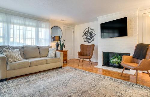 West Hyannisport Casa | Steps to Eats and Craigville Beach! Cape Cod Cottage