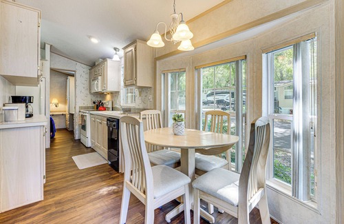 Salt Springs Casa | Steps to Lake Kerr: Home w/ Pool & Hot Tub Access!