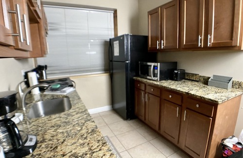 DeBaliviere Place Condominio | Steps to Metrolink & Forest Park,1st Fl King & Queen Beds+ Free Gated Parking