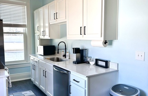 Highlands Casa | Steps to Restaurants, Nightlife, Shops~PacMan/King Bed~Bardstown Rd/Highlands