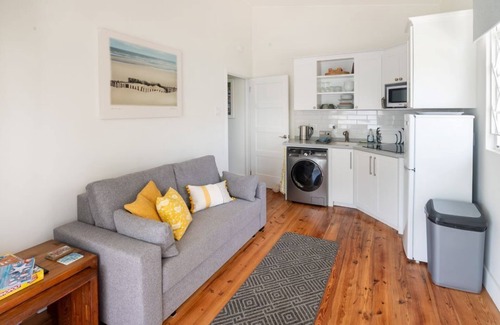 Rockley Apartamento | Steps to stunning beaches, private patio & WiFi