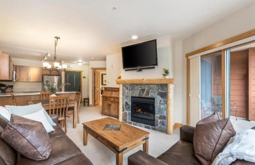East Village at Copper Apartamento | Steps to Superbee Lift with Hot Tubs & Mountain Views