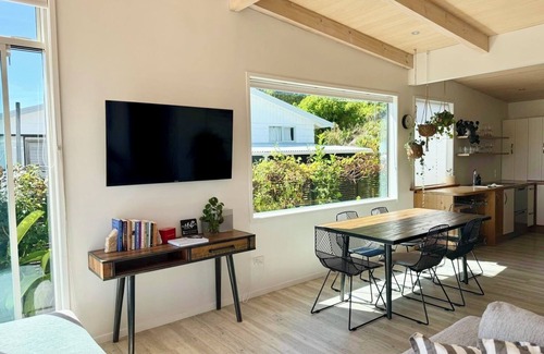 Te Tii Casa | Steps to the beach, ocean views, boat launching and kayaks included!