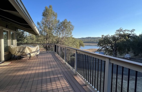 Oak Shores Casa | Pasos para el puerto deportivo y la piscina comunitaria, deslizamiento privado, Wifi y Direct TV