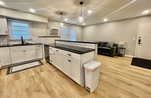 Joslyn Castle Apartamento | Steps to UNMC, Free Parking, Heart of Omaha