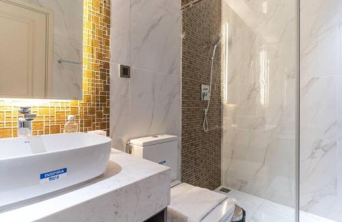 Little Japan Apartamento | Steps to Vincom/Casino/D1/pool/gym/Netflix/3Beds