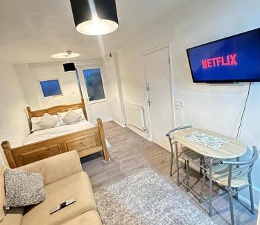 Stevenage Casa | Stevenage Studios - Master Suite