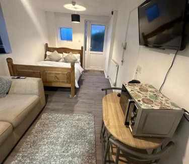 Stevenage Casa | Stevenage Studios - Master Suite