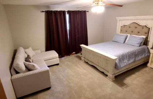 Pine Grove Casa | Stewart House with Hot Tub and 3 bedroom