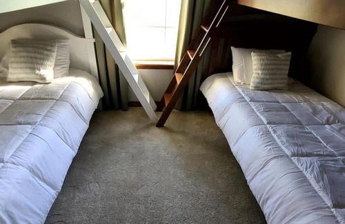 Pine Grove Casa | Stewart House with Hot Tub and 3 bedroom