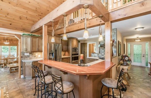 MacTier Casa | Stewart Lake Retreat ~ ¡Maravillosa playa con todas las campanas y silbidos!