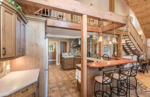 MacTier Casa | Stewart Lake Retreat ~ ¡Maravillosa playa con todas las campanas y silbidos!