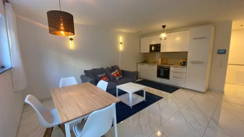 Ichenhausen Apartamento | Stillvoll Neubau-Appart nahe Legoland und Fachklinik