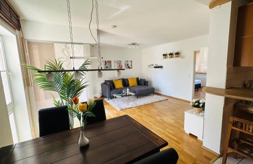 Wiesdorf Apartamento | Stilvolles Business-Apartment mit Balkon in Leverkusen Wiesdorf - All-Inclusive Wohnen