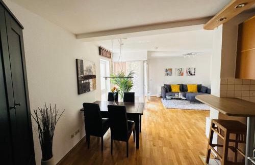 Wiesdorf Apartamento | Stilvolles Business-Apartment mit Balkon in Leverkusen Wiesdorf - All-Inclusive Wohnen