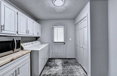 Stockbridge Casa | Stockbridge Secret Oasis with Lake View