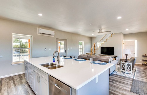 Gober Cabina | Stocked Fishing Ponds: Texas Getaway w/ Cows!