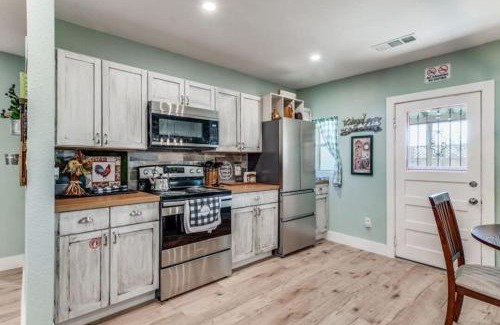 Fort Worth Casa | Stockyards! Less than 3 mins-Sleeps 8 -Gable House