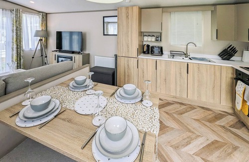 Cheshire West and Chester Cabaña | Stonewood Country Lodge