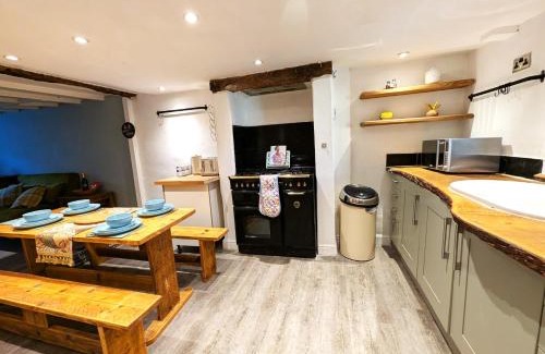Chipping Norton Casa | Stone cottage, own parking & EV charger -Buttercup