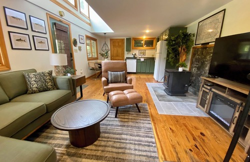Bellefonte Cabaña | Stone Creek Cottage: PSU Creekside home on Spring Creek