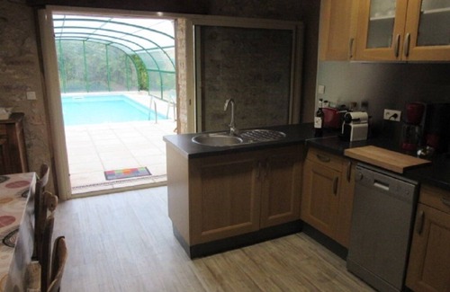 Saint-Antonin Noble Val Casa | Casa de piedra con piscina privada climatizada cubierta y sauna.