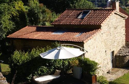 Santiago de Compostela Cabaña | Casa de piedra con piscina y jardín.