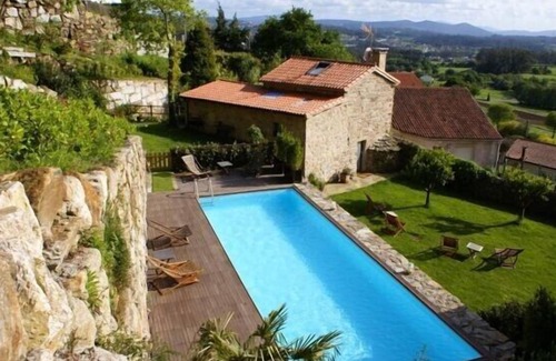 Santiago de Compostela Cabaña | Casa de piedra con piscina y jardín.