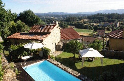Santiago de Compostela Cabaña | Casa de piedra con piscina y jardín.