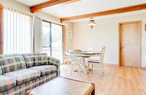 Camdenton Cabaña | Stone House at BonAire Resort